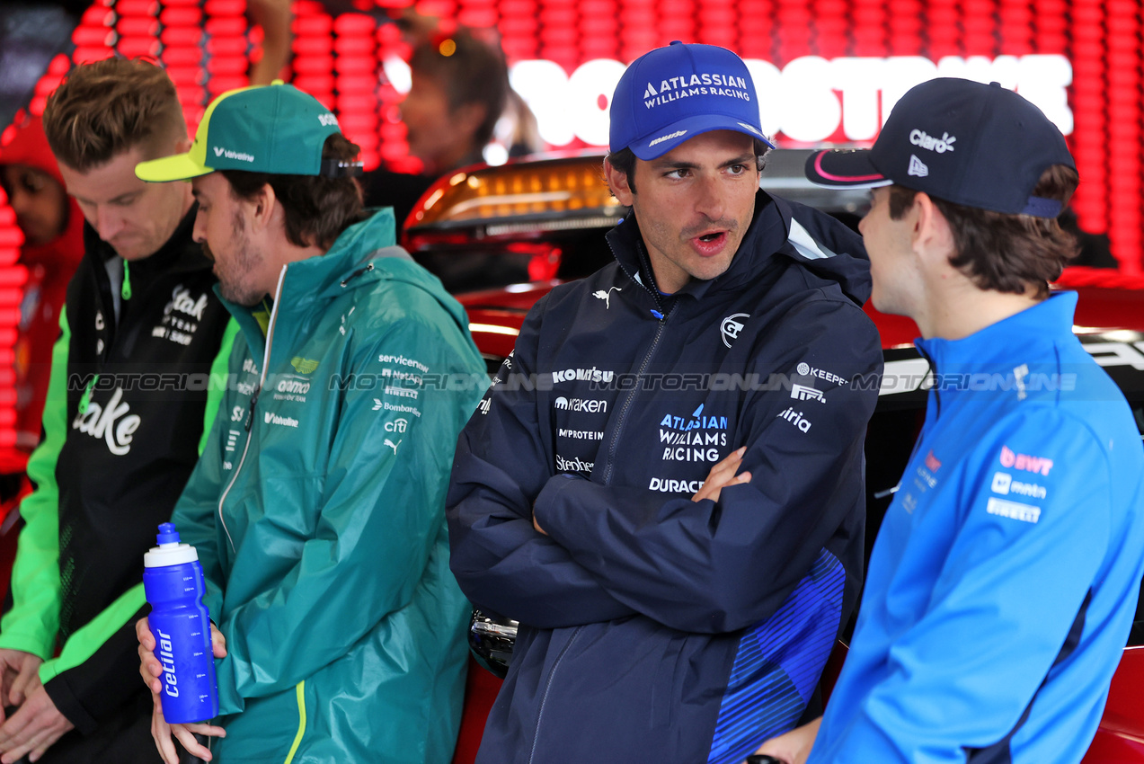 GP GRAN BRETAGNA, Carlos Sainz (ESP) Atlassian Williams Racing on the drivers' parade.

06.07.2025. Formula 1 World Championship, Rd 12, British Grand Prix, Silverstone, England, Gara Day.

- www.xpbimages.com, EMail: requests@xpbimages.com © Copyright: Davenport / XPB Images