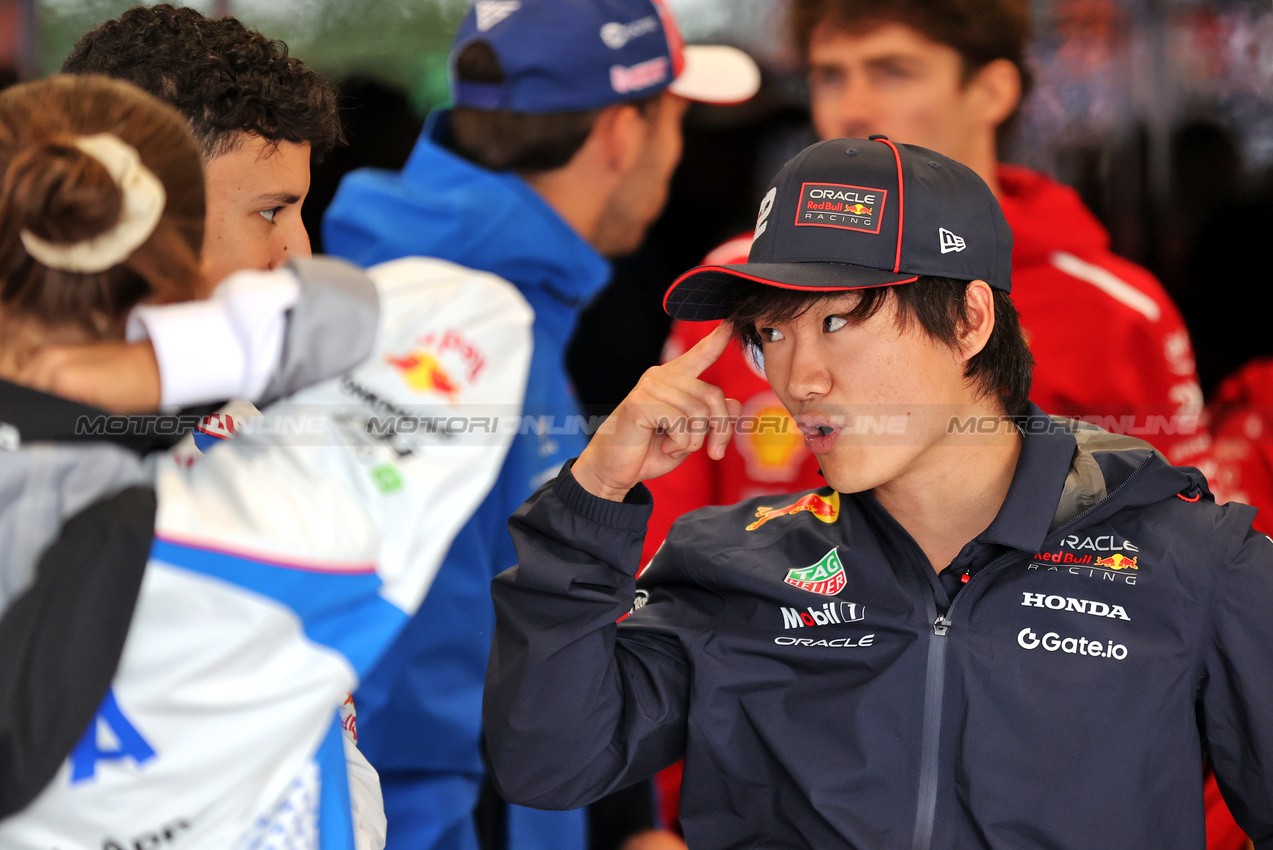 GP GRAN BRETAGNA, Yuki Tsunoda (JPN) Red Bull Racing on the drivers' parade.

06.07.2025. Formula 1 World Championship, Rd 12, British Grand Prix, Silverstone, England, Gara Day.

- www.xpbimages.com, EMail: requests@xpbimages.com © Copyright: Davenport / XPB Images