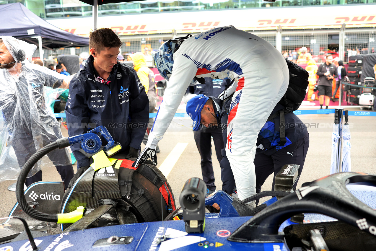 GP GRAN BRETAGNA, Carlos Sainz (ESP) Atlassian Williams Racing FW47 on the grid.

06.07.2025. Formula 1 World Championship, Rd 12, British Grand Prix, Silverstone, England, Gara Day.

- www.xpbimages.com, EMail: requests@xpbimages.com © Copyright: Bearne / XPB Images