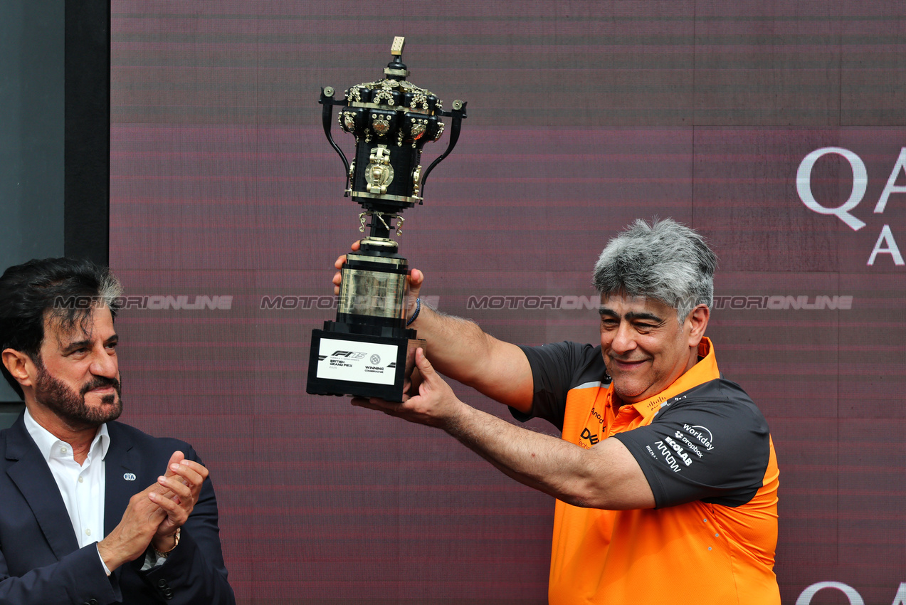 GP GRAN BRETAGNA, Peter Prodromou (GBR) McLaren Technical Director, Aerodynamics celebrates on the podium.

06.07.2025. Formula 1 World Championship, Rd 12, British Grand Prix, Silverstone, England, Gara Day.

- www.xpbimages.com, EMail: requests@xpbimages.com © Copyright: Batchelor / XPB Images