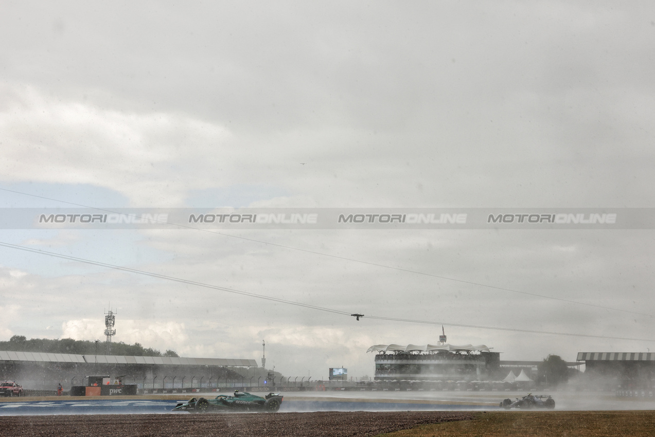 GP GRAN BRETAGNA, Fernando Alonso (ESP) Aston Martin F1 Team AMR25.

06.07.2025. Formula 1 World Championship, Rd 12, British Grand Prix, Silverstone, England, Gara Day.

- www.xpbimages.com, EMail: requests@xpbimages.com © Copyright: Bearne / XPB Images