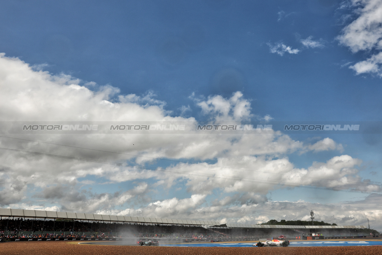GP GRAN BRETAGNA, Isack Hadjar (FRA) Racing Bulls VCARB 02.

06.07.2025. Formula 1 World Championship, Rd 12, British Grand Prix, Silverstone, England, Gara Day.

- www.xpbimages.com, EMail: requests@xpbimages.com © Copyright: Bearne / XPB Images