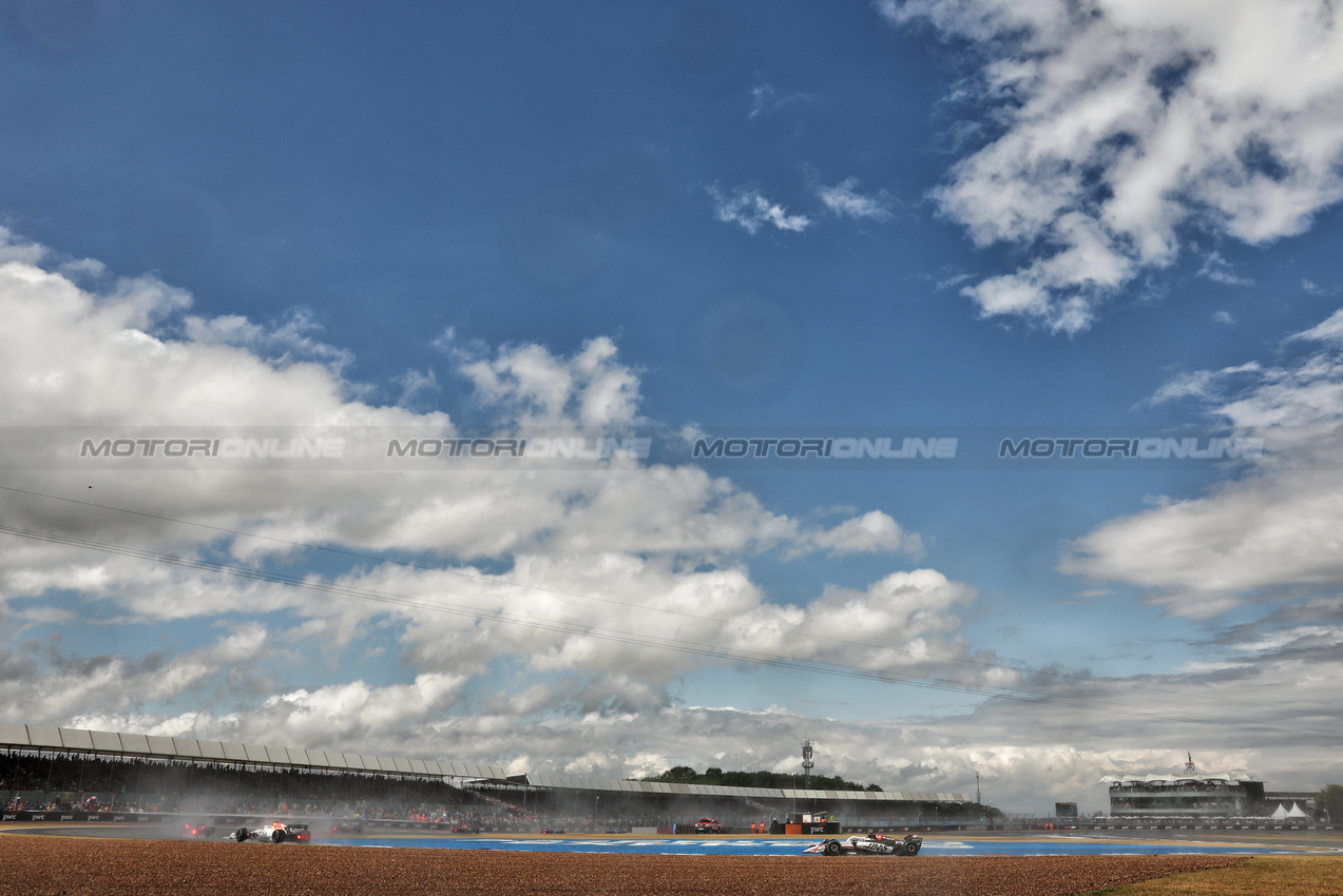 GP GRAN BRETAGNA, Oliver Bearman (GBR) Haas VF-25.

06.07.2025. Formula 1 World Championship, Rd 12, British Grand Prix, Silverstone, England, Gara Day.

- www.xpbimages.com, EMail: requests@xpbimages.com © Copyright: Bearne / XPB Images