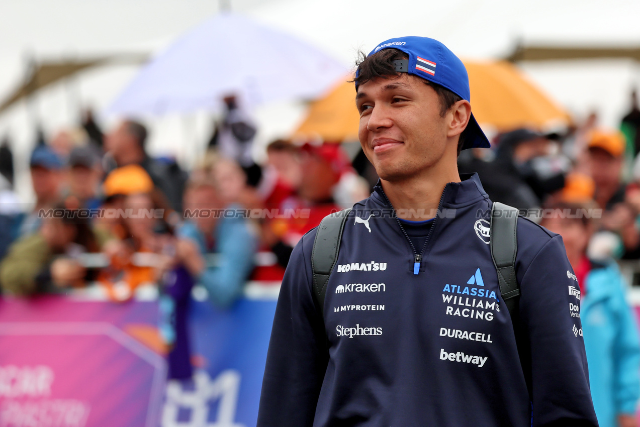 GP GRAN BRETAGNA, Alexander Albon (THA) Atlassian Williams Racing.

06.07.2025. Formula 1 World Championship, Rd 12, British Grand Prix, Silverstone, England, Gara Day.

 - www.xpbimages.com, EMail: requests@xpbimages.com © Copyright: Rew / XPB Images