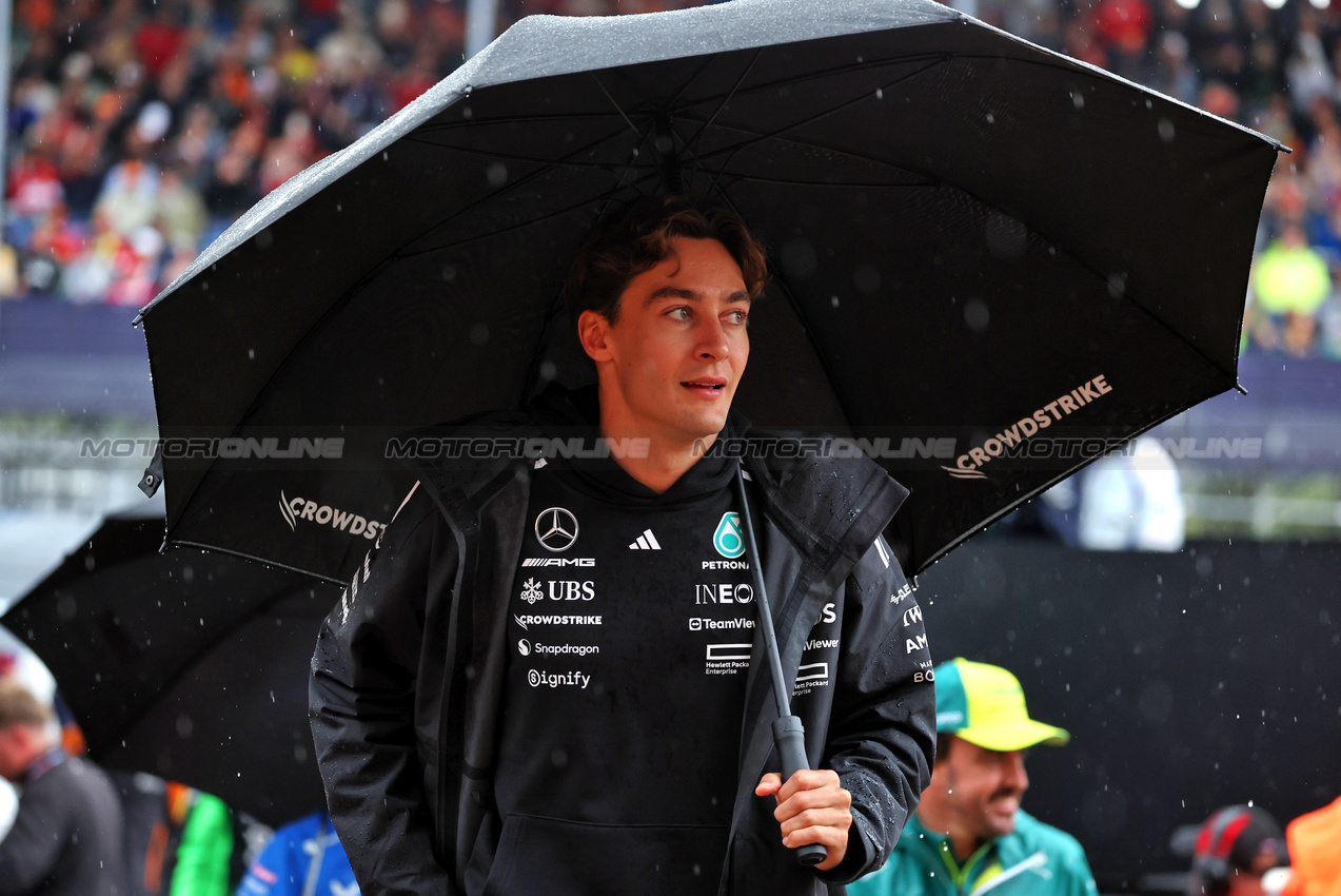 GP GRAN BRETAGNA, George Russell (GBR) Mercedes AMG F1 on the drivers' parade.

06.07.2025. Formula 1 World Championship, Rd 12, British Grand Prix, Silverstone, England, Gara Day.

- www.xpbimages.com, EMail: requests@xpbimages.com © Copyright: Moy / XPB Images