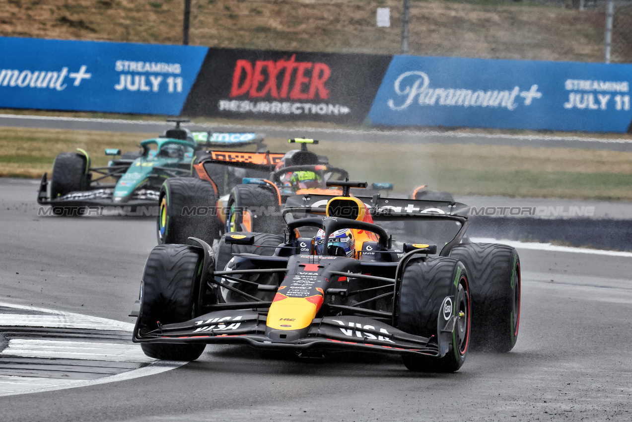 GP GRAN BRETAGNA, Max Verstappen (NLD) Red Bull Racing RB21.

06.07.2025. Formula 1 World Championship, Rd 12, British Grand Prix, Silverstone, England, Gara Day.

- www.xpbimages.com, EMail: requests@xpbimages.com © Copyright: Moy / XPB Images