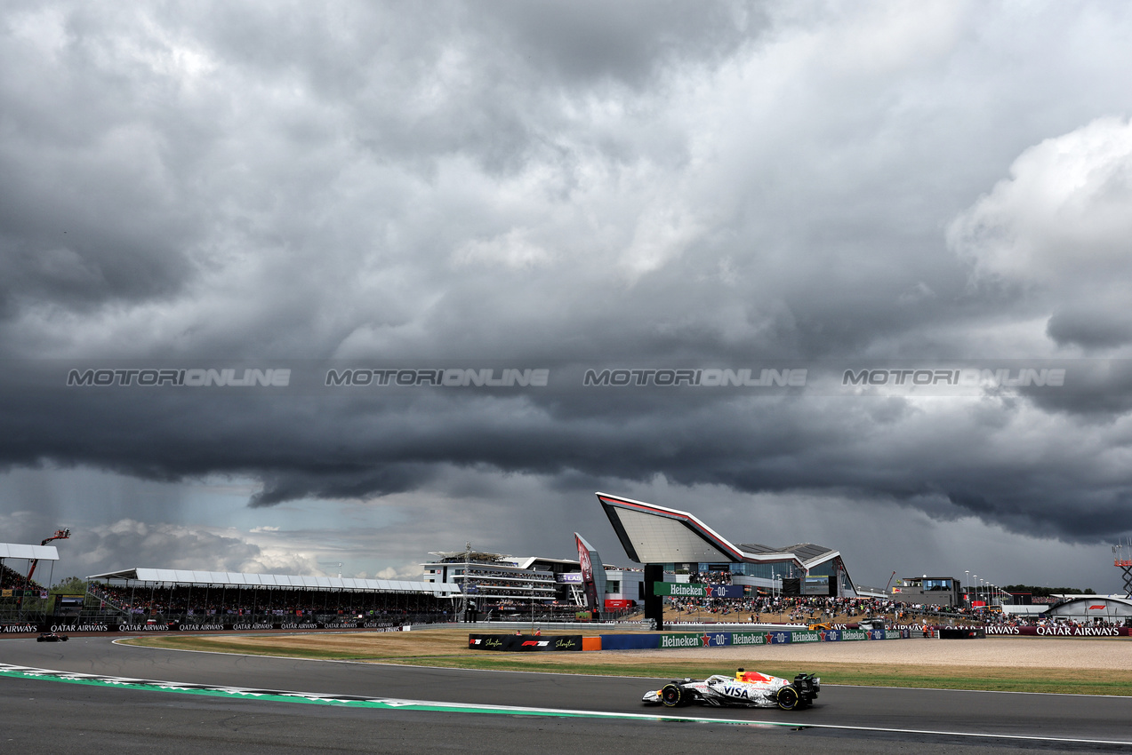 GP GRAN BRETAGNA, Isack Hadjar (FRA) Racing Bulls VCARB 02.

06.07.2025. Formula 1 World Championship, Rd 12, British Grand Prix, Silverstone, England, Gara Day.

- www.xpbimages.com, EMail: requests@xpbimages.com © Copyright: Moy / XPB Images