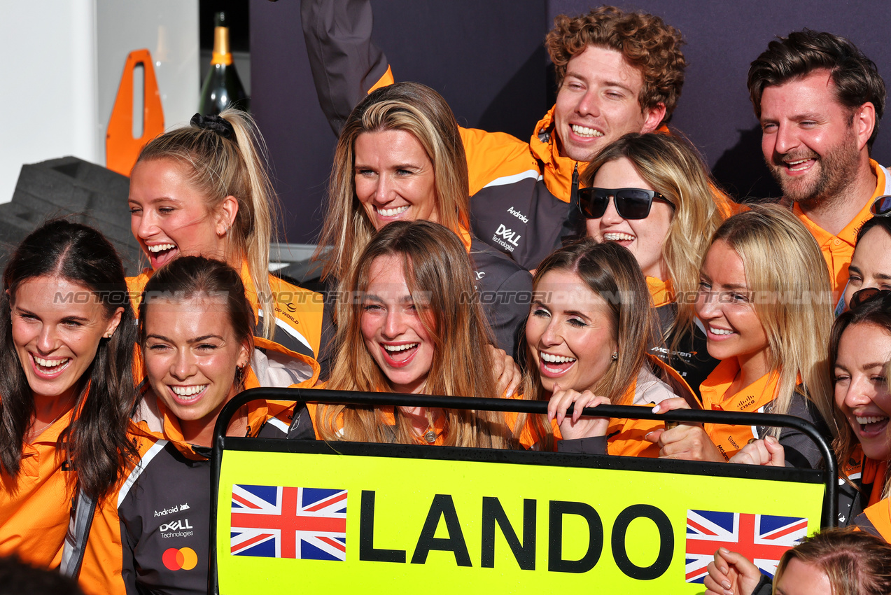 GP GRAN BRETAGNA, McLaren celebrates a 1-2 finish.

06.07.2025. Formula 1 World Championship, Rd 12, British Grand Prix, Silverstone, England, Gara Day.

- www.xpbimages.com, EMail: requests@xpbimages.com © Copyright: Moy / XPB Images