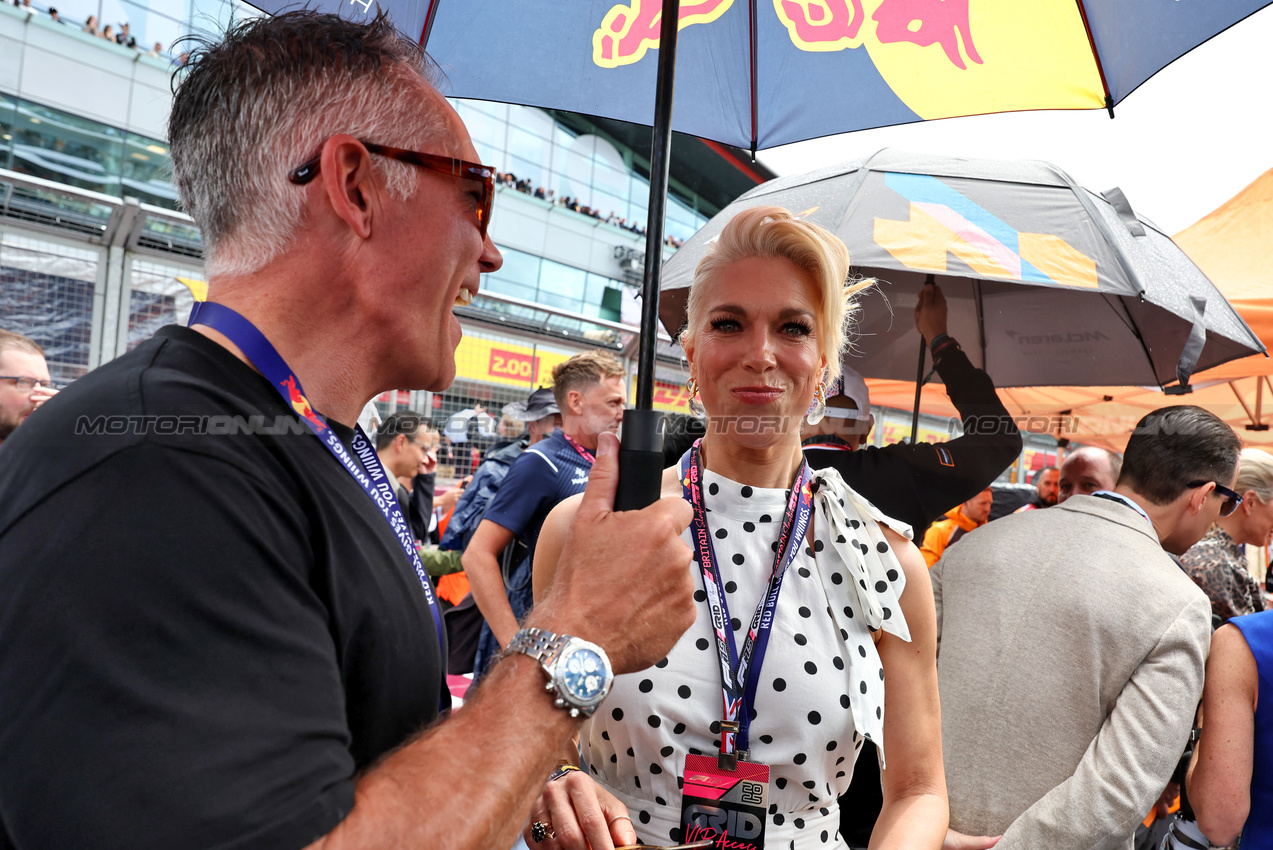 GP GRAN BRETAGNA, Hannah Waddingham (GBR) Actress e Singer on the grid.

06.07.2025. Formula 1 World Championship, Rd 12, British Grand Prix, Silverstone, England, Gara Day.

- www.xpbimages.com, EMail: requests@xpbimages.com © Copyright: Moy / XPB Images
