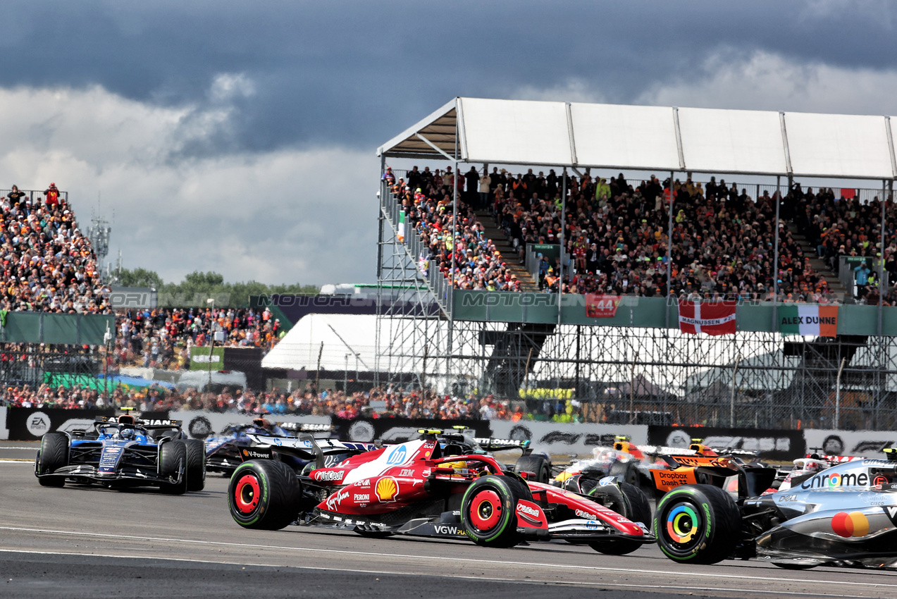 GP GRAN BRETAGNA, Lewis Hamilton (GBR) Ferrari SF-25 at the partenza of the race.

06.07.2025. Formula 1 World Championship, Rd 12, British Grand Prix, Silverstone, England, Gara Day.

- www.xpbimages.com, EMail: requests@xpbimages.com © Copyright: Davenport / XPB Images