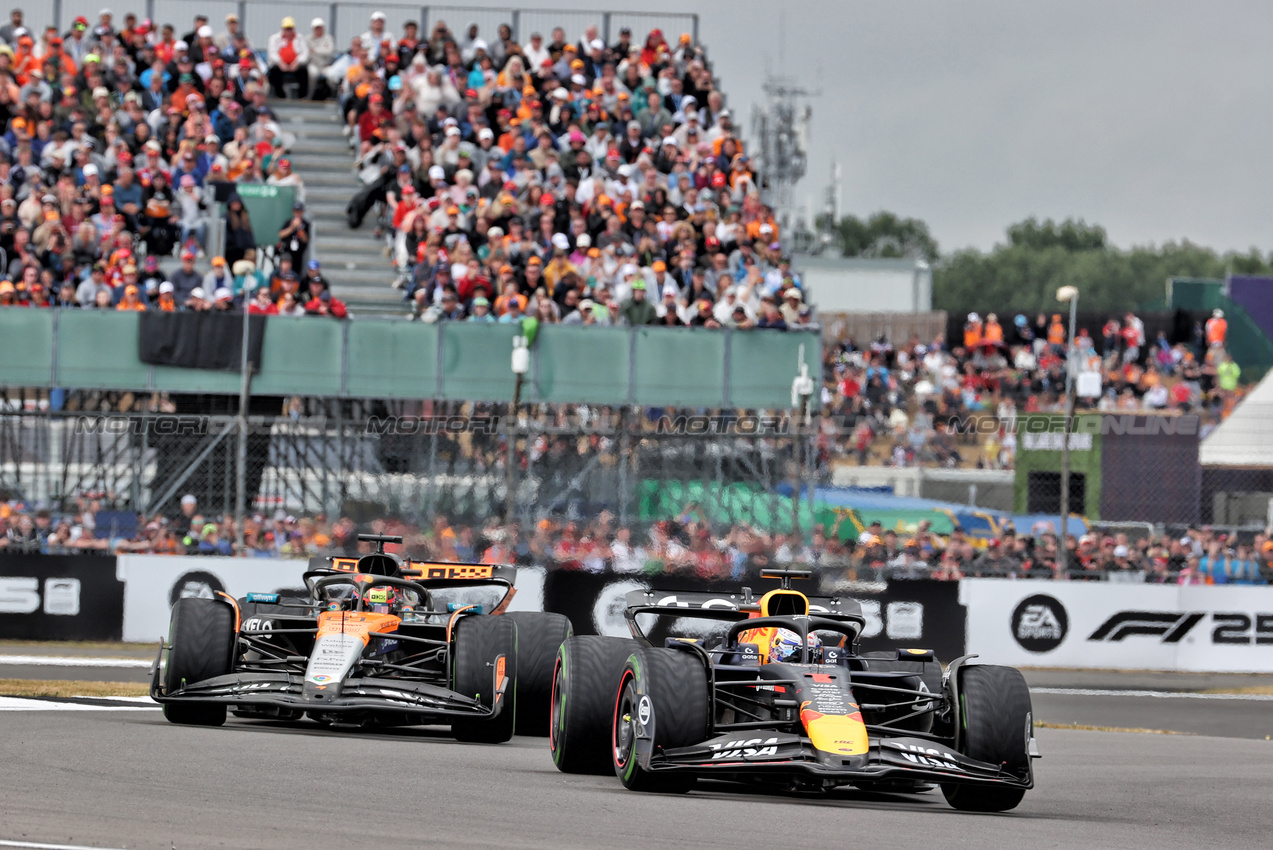 GP GRAN BRETAGNA, Max Verstappen (NLD) Red Bull Racing RB21.

06.07.2025. Formula 1 World Championship, Rd 12, British Grand Prix, Silverstone, England, Gara Day.

- www.xpbimages.com, EMail: requests@xpbimages.com © Copyright: Davenport / XPB Images