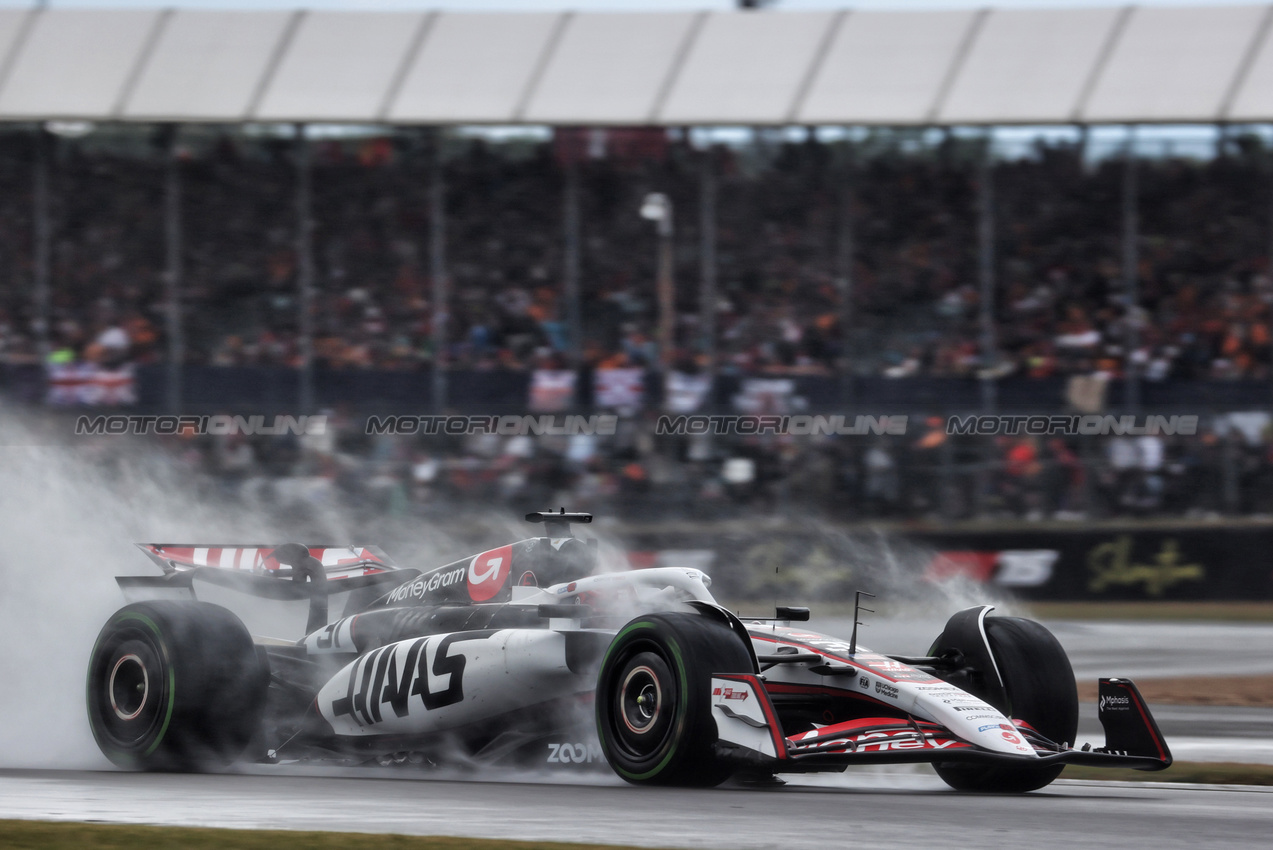 GP GRAN BRETAGNA, Esteban Ocon (FRA) Haas VF-25.

06.07.2025. Formula 1 World Championship, Rd 12, British Grand Prix, Silverstone, England, Gara Day.

- www.xpbimages.com, EMail: requests@xpbimages.com © Copyright: Davenport / XPB Images