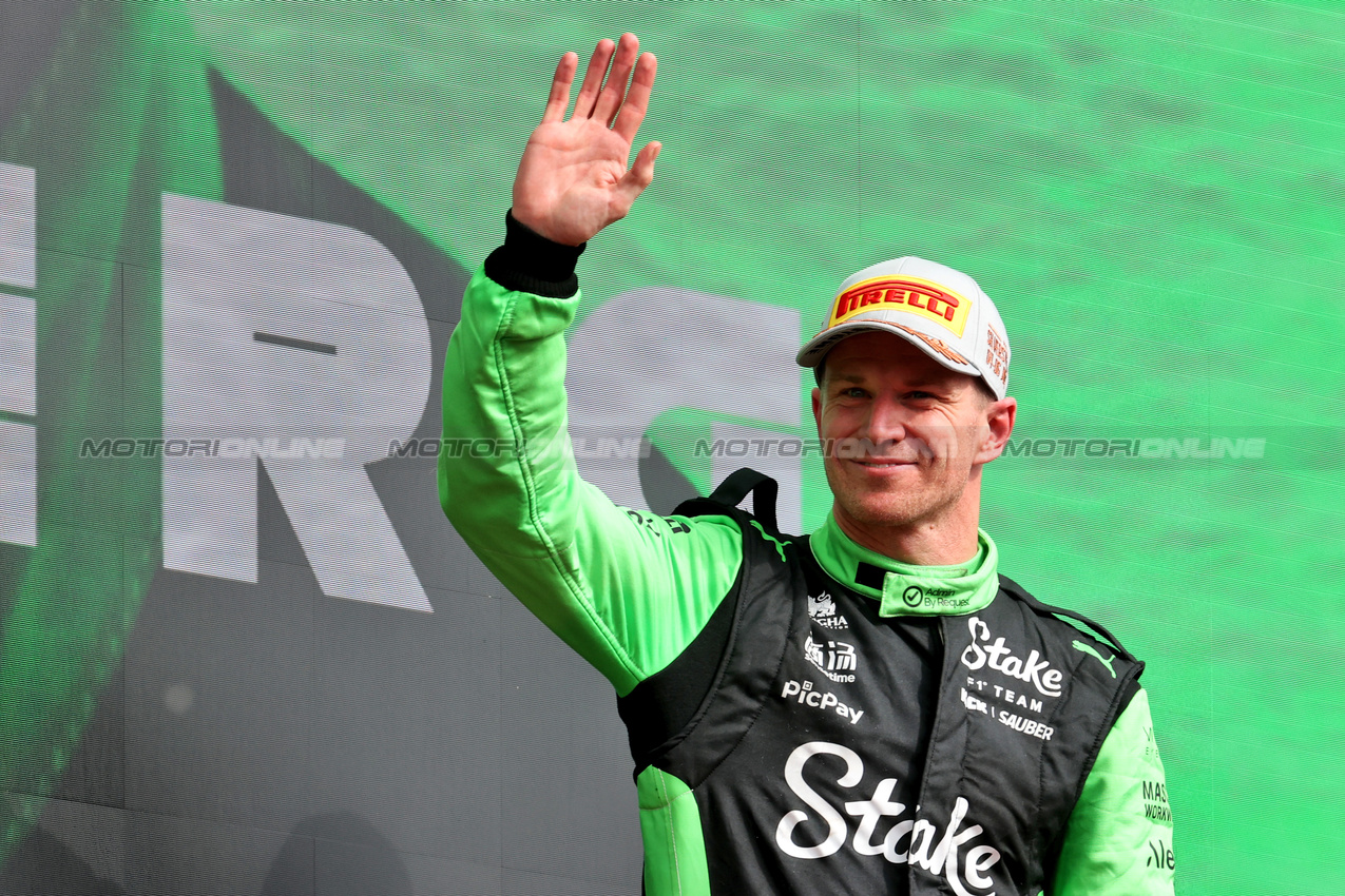 GP GRAN BRETAGNA, Nico Hulkenberg (GER) Sauber celebrates his third position on the podium.

06.07.2025. Formula 1 World Championship, Rd 12, British Grand Prix, Silverstone, England, Gara Day.

- www.xpbimages.com, EMail: requests@xpbimages.com © Copyright: Davenport / XPB Images