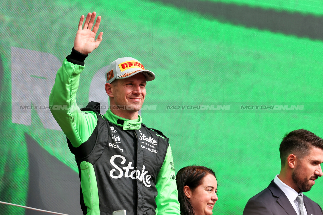 GP GRAN BRETAGNA, Nico Hulkenberg (GER) Sauber celebrates his third position on the podium.

06.07.2025. Formula 1 World Championship, Rd 12, British Grand Prix, Silverstone, England, Gara Day.

- www.xpbimages.com, EMail: requests@xpbimages.com © Copyright: Davenport / XPB Images
