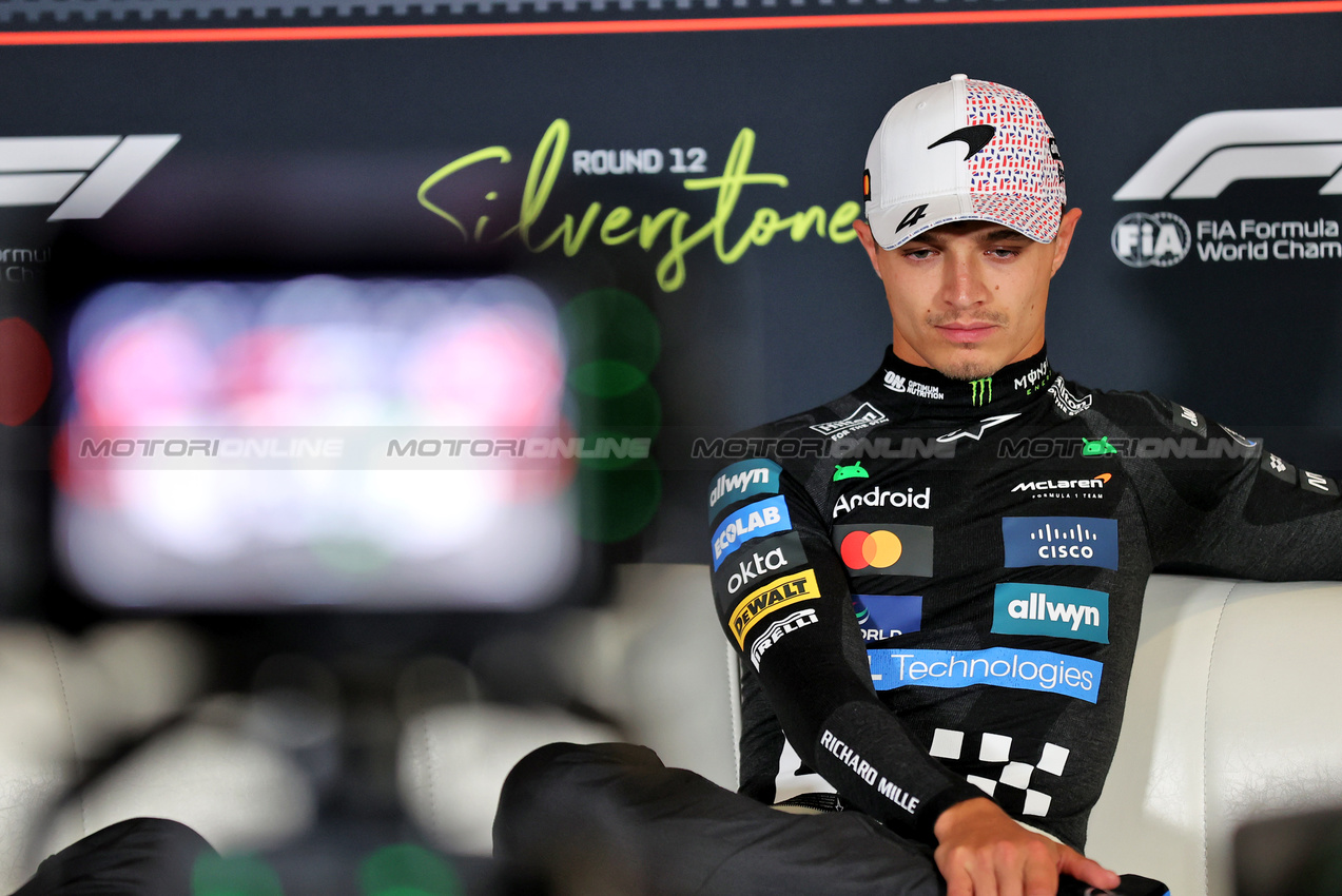 GP GRAN BRETAGNA, Lando Norris (GBR) McLaren in the post race FIA Press Conference.

06.07.2025. Formula 1 World Championship, Rd 12, British Grand Prix, Silverstone, England, Gara Day.

- www.xpbimages.com, EMail: requests@xpbimages.com © Copyright: Davenport / XPB Images