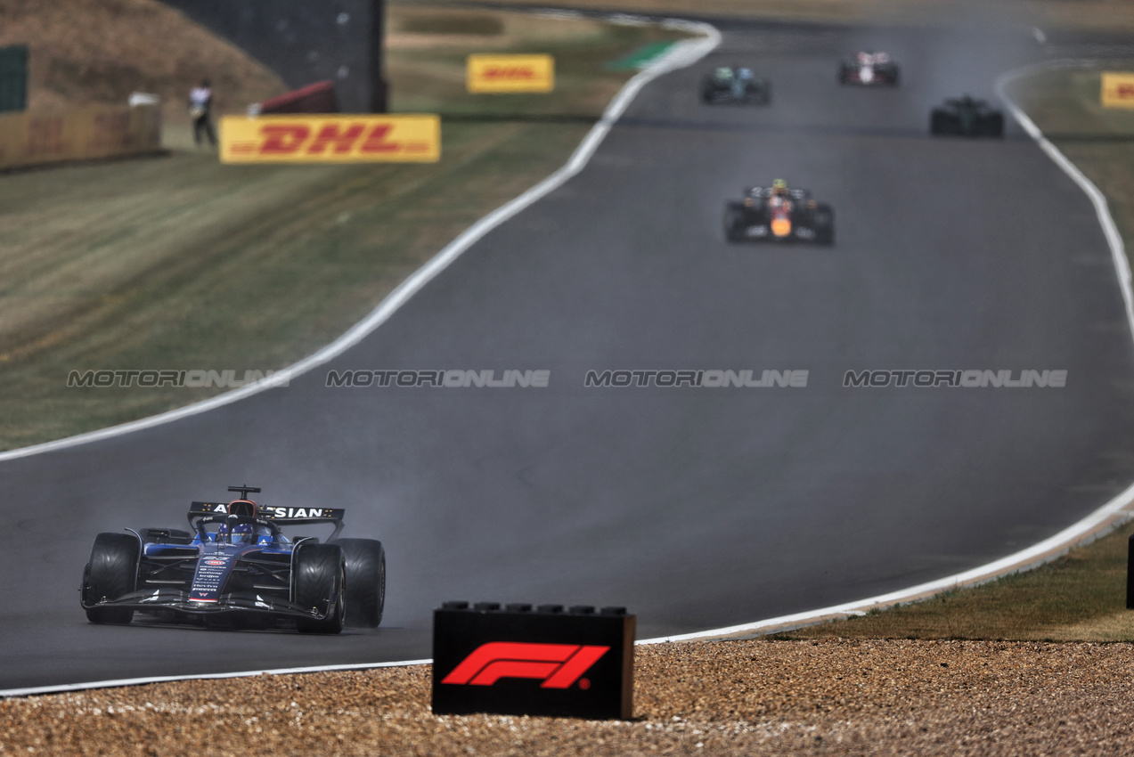 GP GRAN BRETAGNA, Alexander Albon (THA) Atlassian Williams Racing FW47.

06.07.2025. Formula 1 World Championship, Rd 12, British Grand Prix, Silverstone, England, Gara Day.

 - www.xpbimages.com, EMail: requests@xpbimages.com © Copyright: Rew / XPB Images
