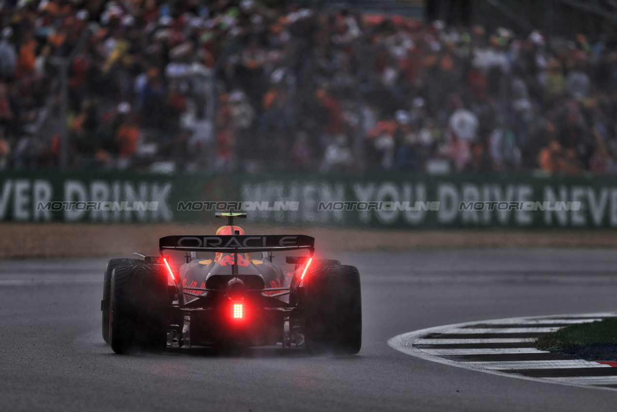 GP GRAN BRETAGNA, Yuki Tsunoda (JPN) Red Bull Racing RB21.

06.07.2025. Formula 1 World Championship, Rd 12, British Grand Prix, Silverstone, England, Gara Day.

 - www.xpbimages.com, EMail: requests@xpbimages.com © Copyright: Rew / XPB Images
