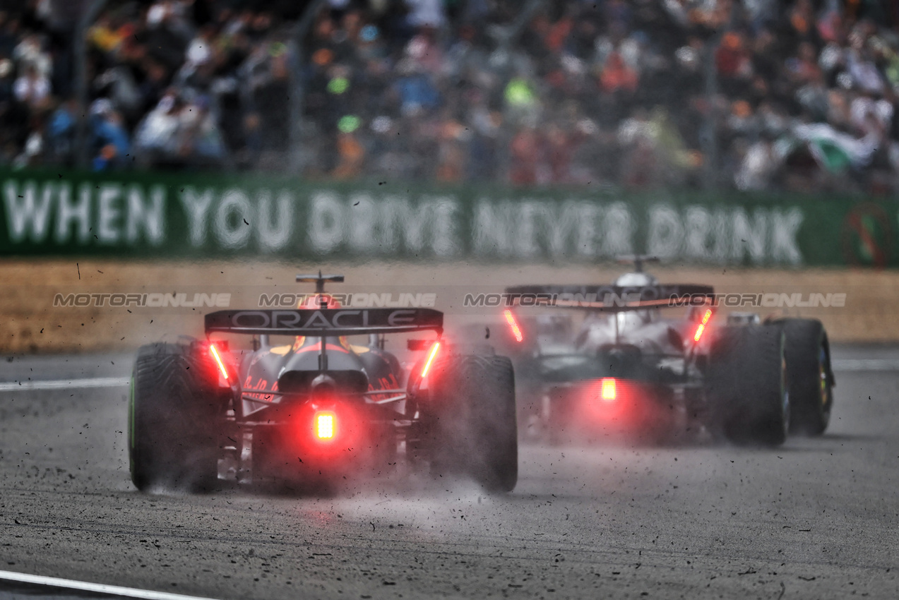 GP GRAN BRETAGNA, Max Verstappen (NLD) Red Bull Racing RB21.

06.07.2025. Formula 1 World Championship, Rd 12, British Grand Prix, Silverstone, England, Gara Day.

 - www.xpbimages.com, EMail: requests@xpbimages.com © Copyright: Rew / XPB Images
