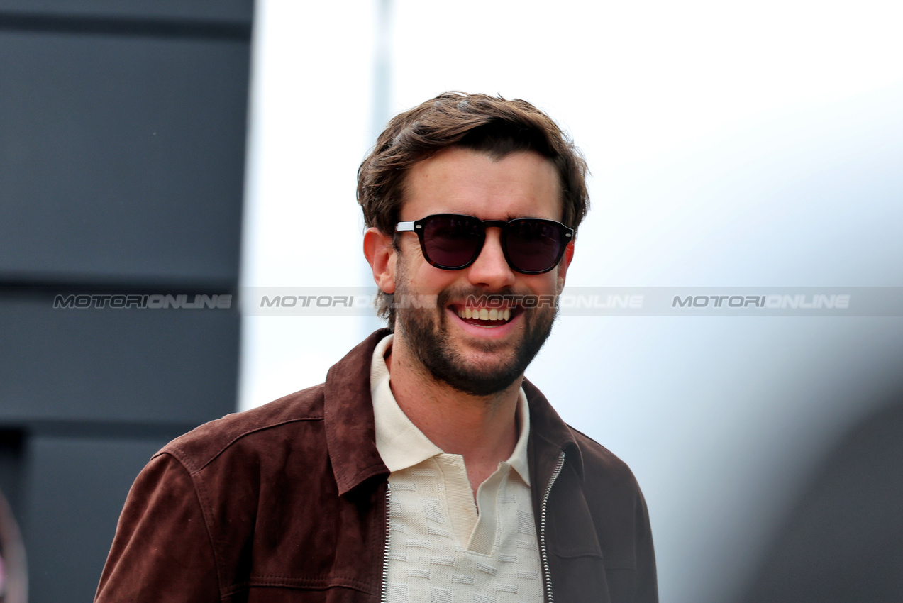 GP GRAN BRETAGNA, Jack Whitehall (GBR) Comedian.

06.07.2025. Formula 1 World Championship, Rd 12, British Grand Prix, Silverstone, England, Gara Day.

 - www.xpbimages.com, EMail: requests@xpbimages.com © Copyright: Rew / XPB Images