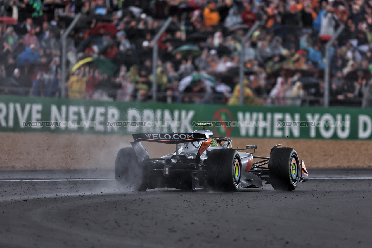 GP GRAN BRETAGNA, Lando Norris (GBR) McLaren MCL39.

06.07.2025. Formula 1 World Championship, Rd 12, British Grand Prix, Silverstone, England, Gara Day.

 - www.xpbimages.com, EMail: requests@xpbimages.com © Copyright: Rew / XPB Images