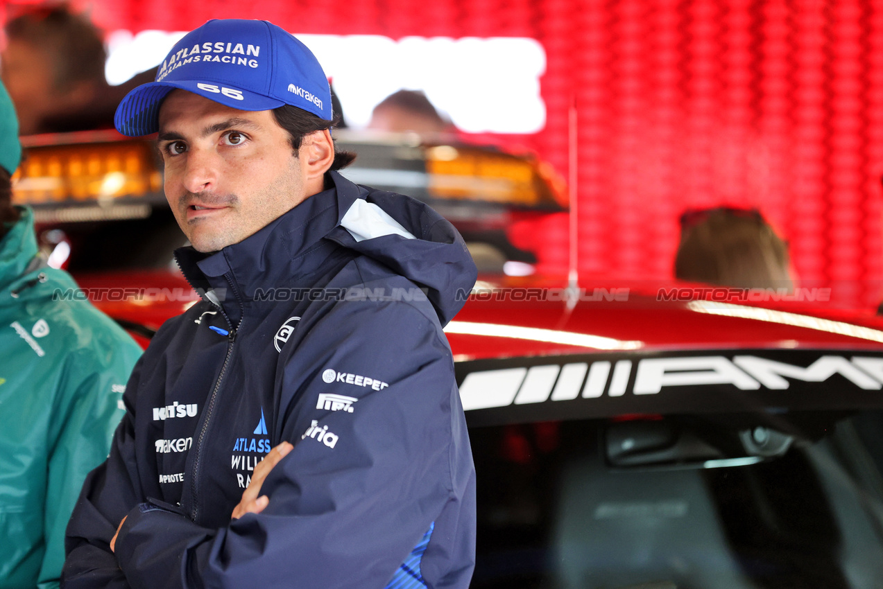 GP GRAN BRETAGNA, Carlos Sainz (ESP) Atlassian Williams Racing on the drivers' parade.

06.07.2025. Formula 1 World Championship, Rd 12, British Grand Prix, Silverstone, England, Gara Day.

- www.xpbimages.com, EMail: requests@xpbimages.com © Copyright: Davenport / XPB Images