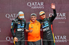 GP GRAN BRETAGNA, The podium (L to R): Oscar Piastri (AUS) McLaren, second; Peter Prodromou (GBR) McLaren Technical Director, Aerodynamics; Lando Norris (GBR) McLaren, vincitore.

06.07.2025. Formula 1 World Championship, Rd 12, British Grand Prix, Silverstone, England, Gara Day.

- www.xpbimages.com, EMail: requests@xpbimages.com © Copyright: Batchelor / XPB Images