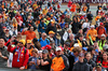 GP GRAN BRETAGNA, Circuit Atmosfera - fans invade the circuit at the end of the race.

06.07.2025. Formula 1 World Championship, Rd 12, British Grand Prix, Silverstone, England, Gara Day.

- www.xpbimages.com, EMail: requests@xpbimages.com © Copyright: Moy / XPB Images