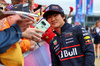 GP GRAN BRETAGNA, Yuki Tsunoda (JPN) Red Bull Racing with fans.

06.07.2025. Formula 1 World Championship, Rd 12, British Grand Prix, Silverstone, England, Gara Day.

 - www.xpbimages.com, EMail: requests@xpbimages.com © Copyright: Rew / XPB Images