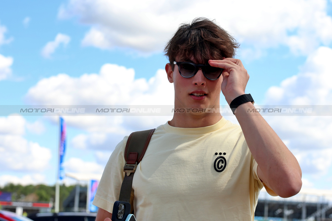 GP GRAN BRETAGNA, Oliver Bearman (GBR) Haas F1 Team.

03.07.2025. Formula 1 World Championship, Rd 12, British Grand Prix, Silverstone, England, Preparation Day.

 - www.xpbimages.com, EMail: requests@xpbimages.com © Copyright: Rew / XPB Images