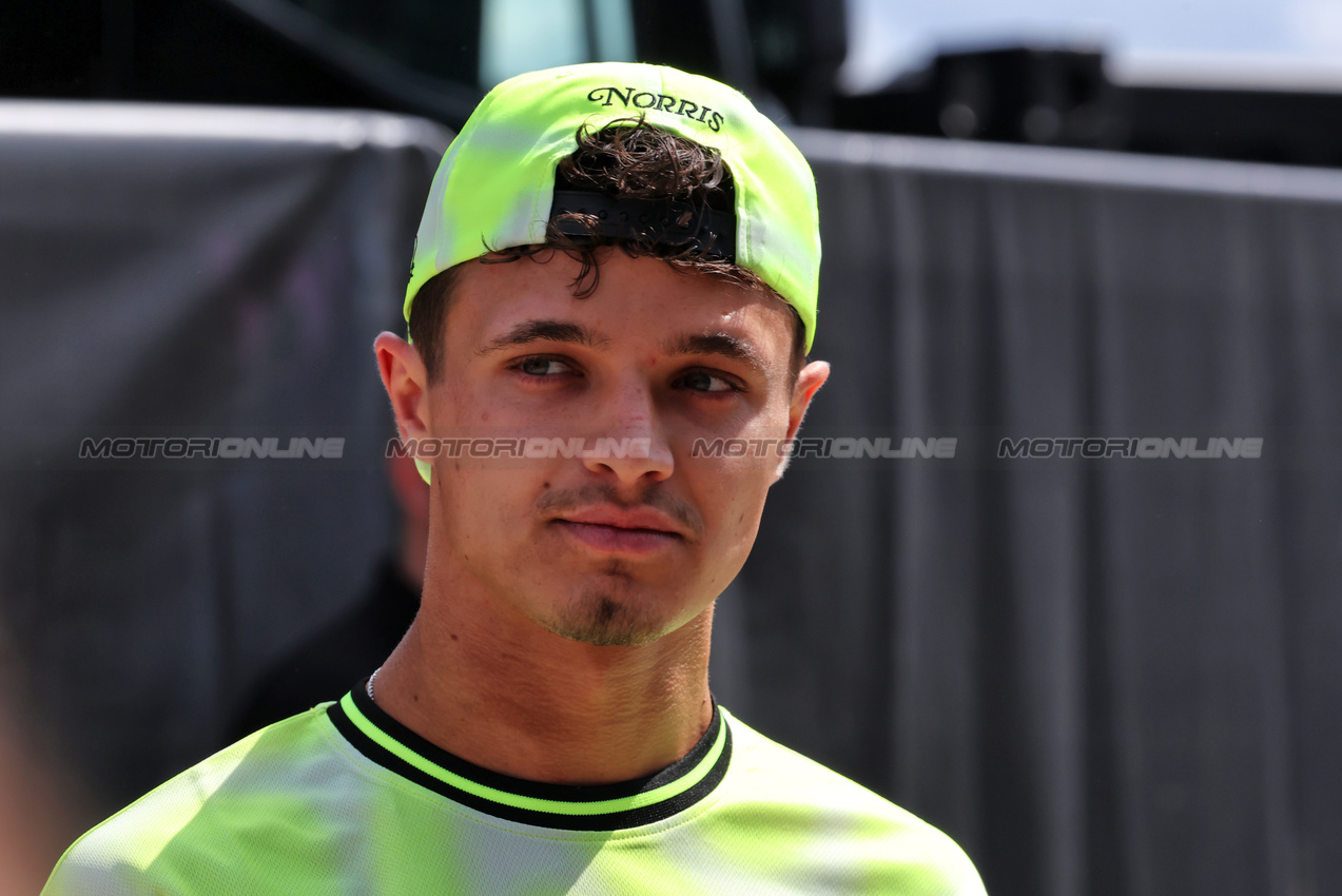 GP GRAN BRETAGNA, Lando Norris (GBR) McLaren.

03.07.2025. Formula 1 World Championship, Rd 12, British Grand Prix, Silverstone, England, Preparation Day.

 - www.xpbimages.com, EMail: requests@xpbimages.com © Copyright: Rew / XPB Images