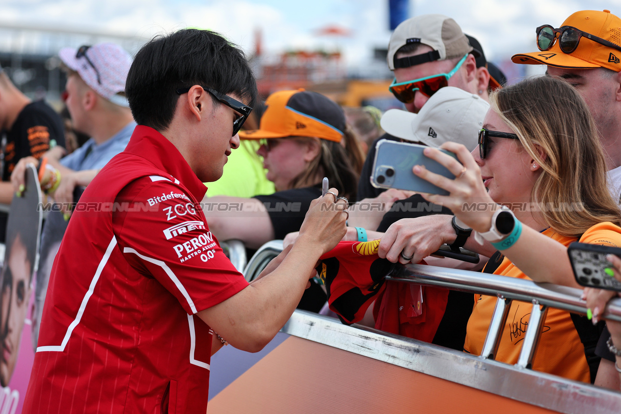 GP GRAN BRETAGNA, Zhou Guanyu (CHN) Ferrari Reserve Driver with fans.

03.07.2025. Formula 1 World Championship, Rd 12, British Grand Prix, Silverstone, England, Preparation Day.

- www.xpbimages.com, EMail: requests@xpbimages.com © Copyright: Moy / XPB Images