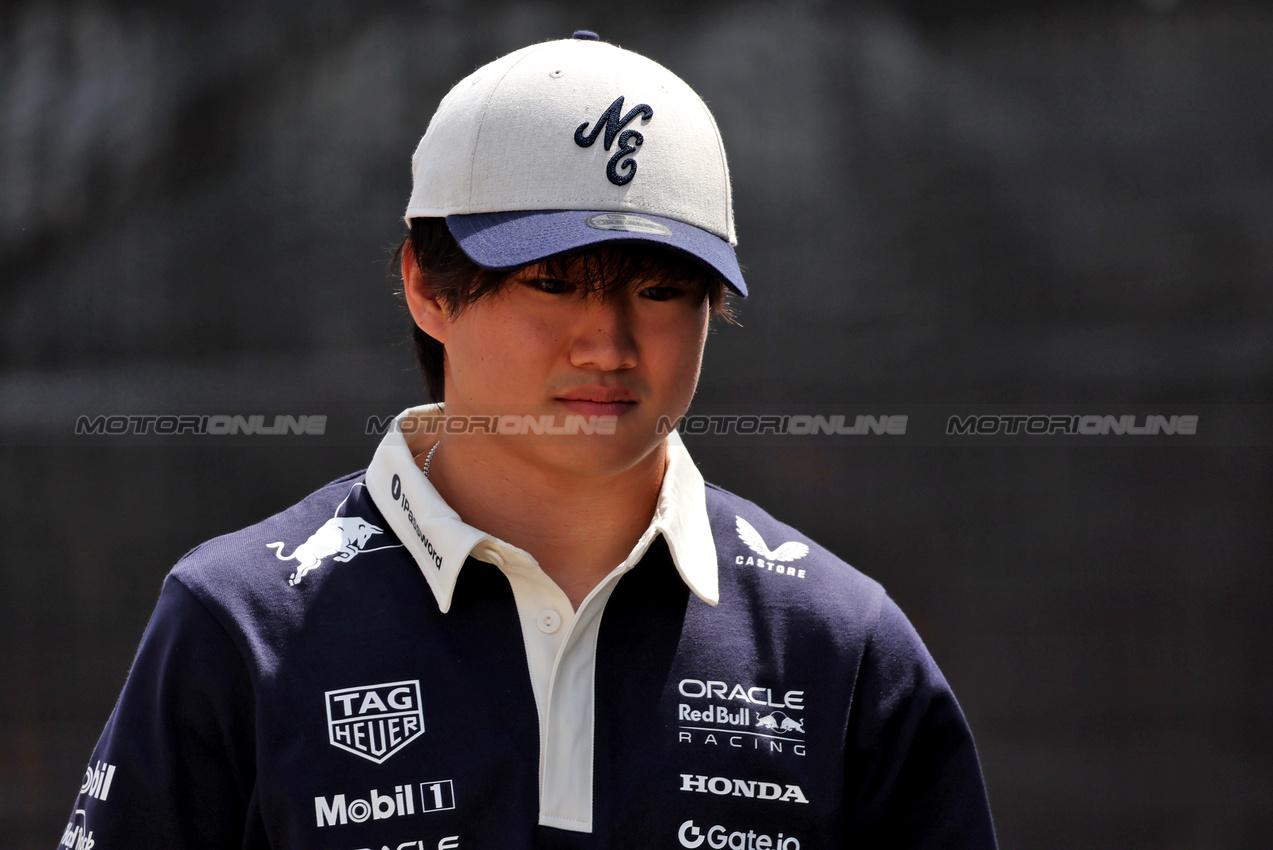 GP GRAN BRETAGNA, Yuki Tsunoda (JPN) Red Bull Racing.

03.07.2025. Formula 1 World Championship, Rd 12, British Grand Prix, Silverstone, England, Preparation Day.

 - www.xpbimages.com, EMail: requests@xpbimages.com © Copyright: Rew / XPB Images
