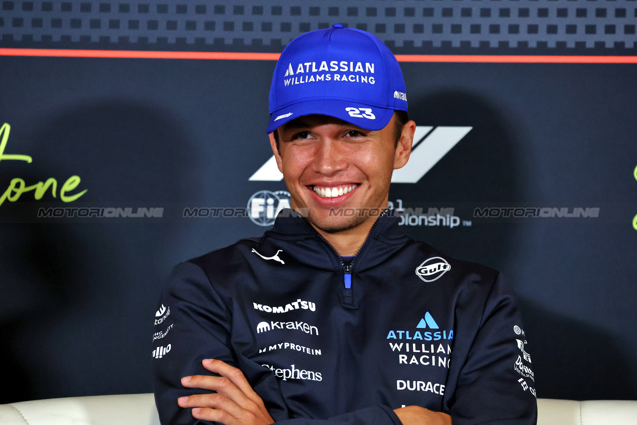 GP GRAN BRETAGNA, Alexander Albon (THA) Atlassian Williams Racing in the FIA Press Conference.

03.07.2025. Formula 1 World Championship, Rd 12, British Grand Prix, Silverstone, England, Preparation Day.

- www.xpbimages.com, EMail: requests@xpbimages.com © Copyright: Moy / XPB Images