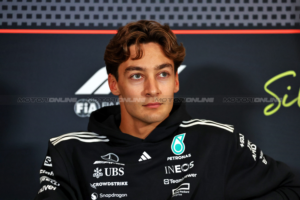 GP GRAN BRETAGNA, George Russell (GBR) Mercedes AMG F1 in the FIA Press Conference.

03.07.2025. Formula 1 World Championship, Rd 12, British Grand Prix, Silverstone, England, Preparation Day.

- www.xpbimages.com, EMail: requests@xpbimages.com © Copyright: Moy / XPB Images