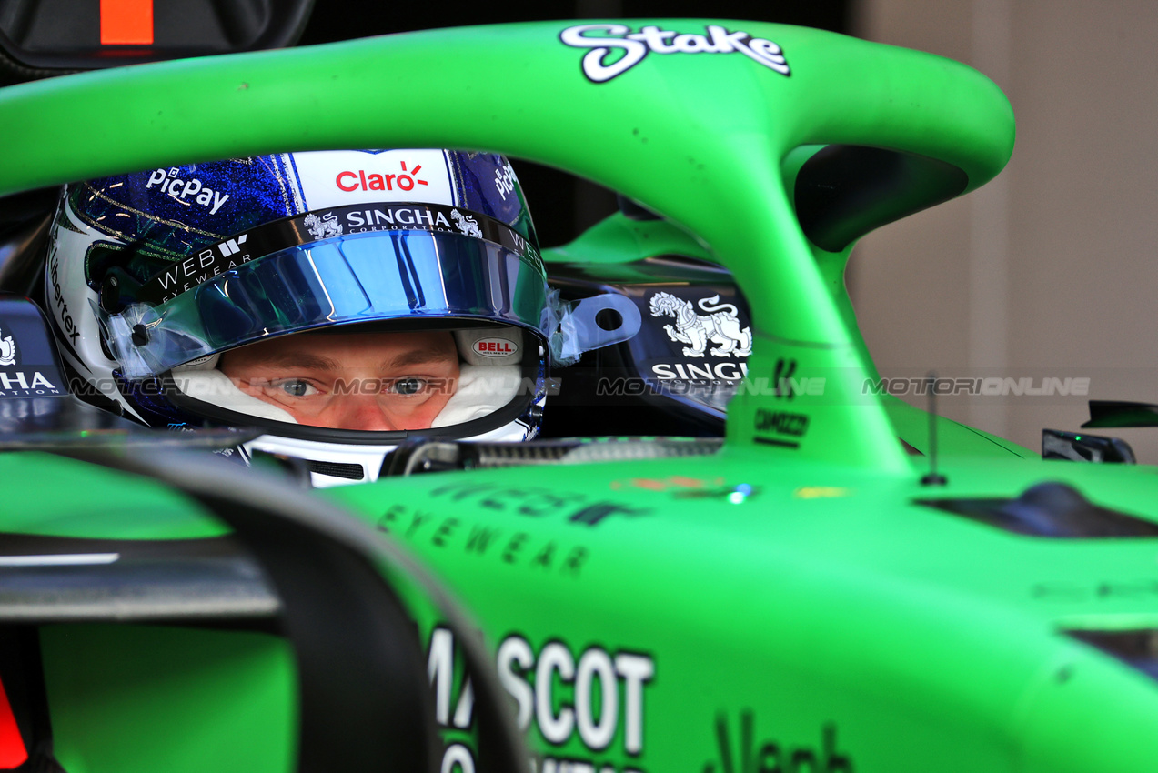 GP GRAN BRETAGNA, Paul Aron (EST) Sauber C45 Test Driver.

03.07.2025. Formula 1 World Championship, Rd 12, British Grand Prix, Silverstone, England, Preparation Day.

- www.xpbimages.com, EMail: requests@xpbimages.com © Copyright: Davenport / XPB Images
