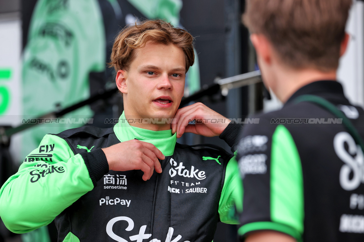 GP GRAN BRETAGNA, Paul Aron (EST) Sauber Test Driver.

03.07.2025. Formula 1 World Championship, Rd 12, British Grand Prix, Silverstone, England, Preparation Day.

- www.xpbimages.com, EMail: requests@xpbimages.com © Copyright: Davenport / XPB Images