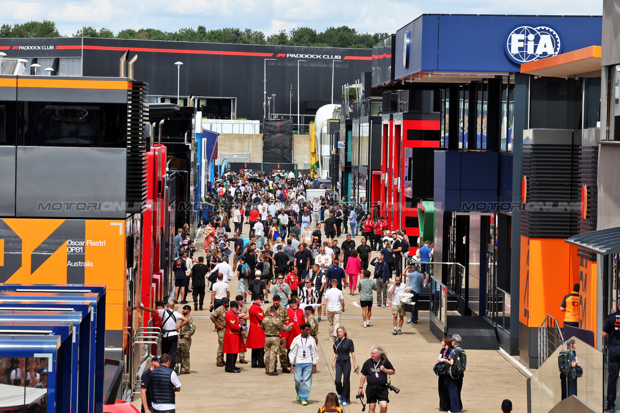 GP GRAN BRETAGNA, Paddock Atmosfera.

03.07.2025. Formula 1 World Championship, Rd 12, British Grand Prix, Silverstone, England, Preparation Day.

- www.xpbimages.com, EMail: requests@xpbimages.com © Copyright: Moy / XPB Images