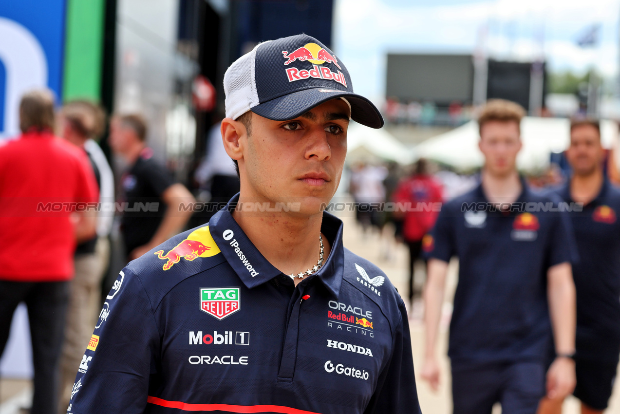 GP GRAN BRETAGNA, Arvid Lindblad (GBR) Red Bull Junior Driver.

03.07.2025. Formula 1 World Championship, Rd 12, British Grand Prix, Silverstone, England, Preparation Day.

- www.xpbimages.com, EMail: requests@xpbimages.com © Copyright: Moy / XPB Images