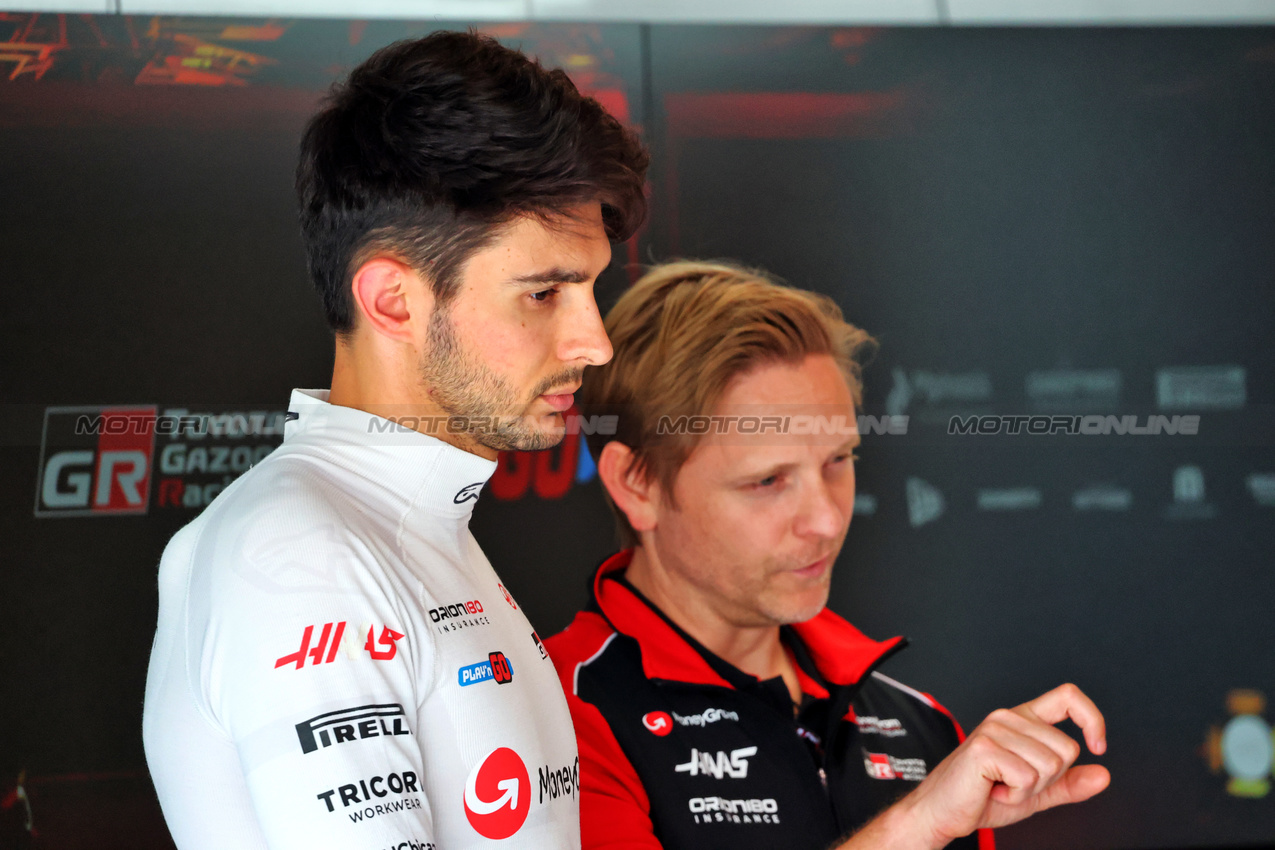 GP GRAN BRETAGNA, Esteban Ocon (FRA) Haas F1 Team.

03.07.2025. Formula 1 World Championship, Rd 12, British Grand Prix, Silverstone, England, Preparation Day.

- www.xpbimages.com, EMail: requests@xpbimages.com © Copyright: Batchelor / XPB Images