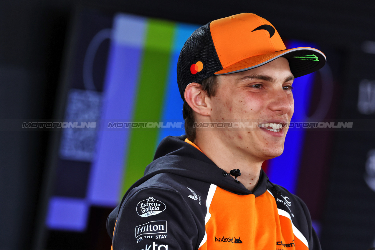 GP GRAN BRETAGNA, Oscar Piastri (AUS) McLaren.

03.07.2025. Formula 1 World Championship, Rd 12, British Grand Prix, Silverstone, England, Preparation Day.

- www.xpbimages.com, EMail: requests@xpbimages.com © Copyright: Moy / XPB Images