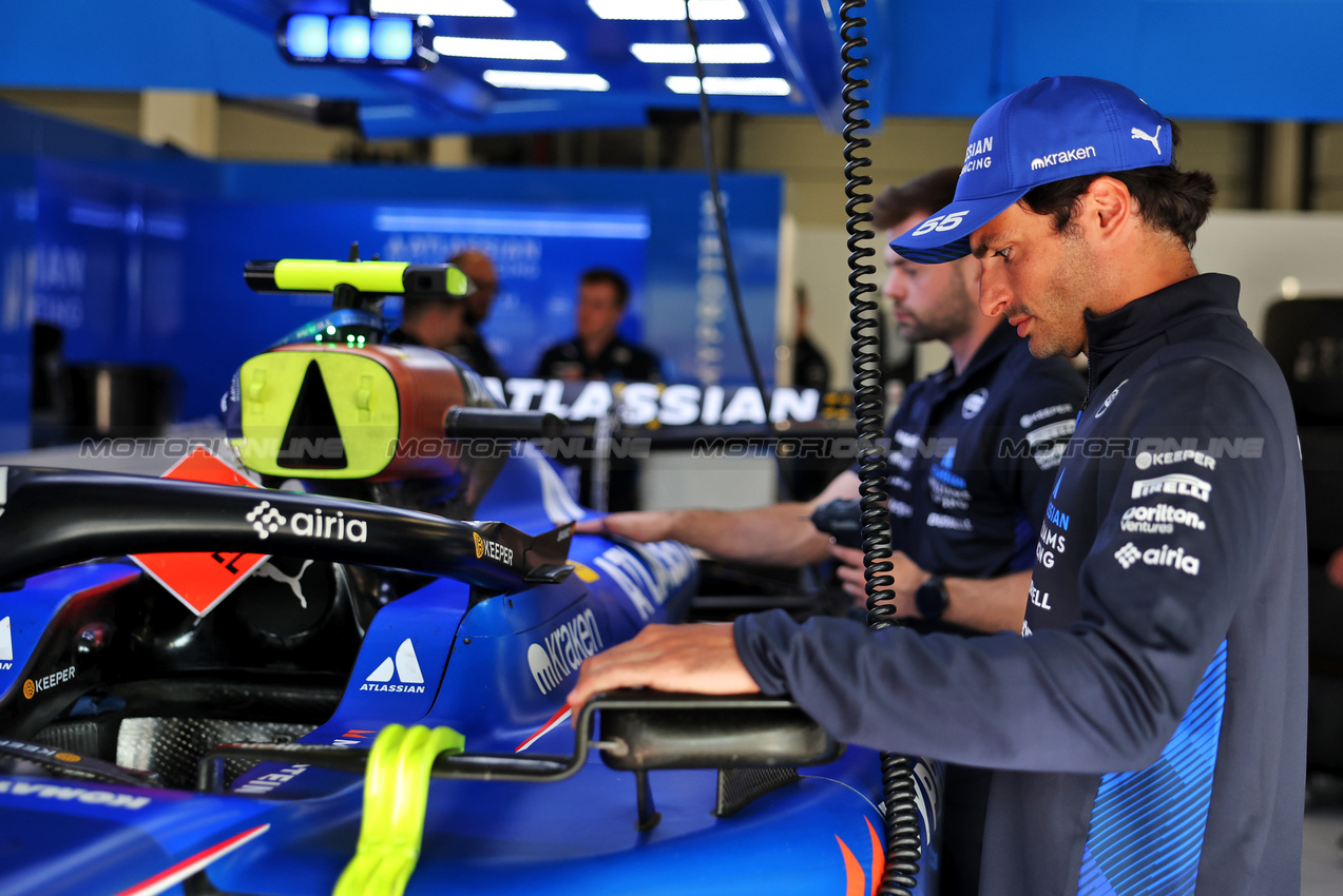 GP GRAN BRETAGNA, Carlos Sainz (ESP) Atlassian Williams Racing.

03.07.2025. Formula 1 World Championship, Rd 12, British Grand Prix, Silverstone, England, Preparation Day.

- www.xpbimages.com, EMail: requests@xpbimages.com © Copyright: Bearne / XPB Images