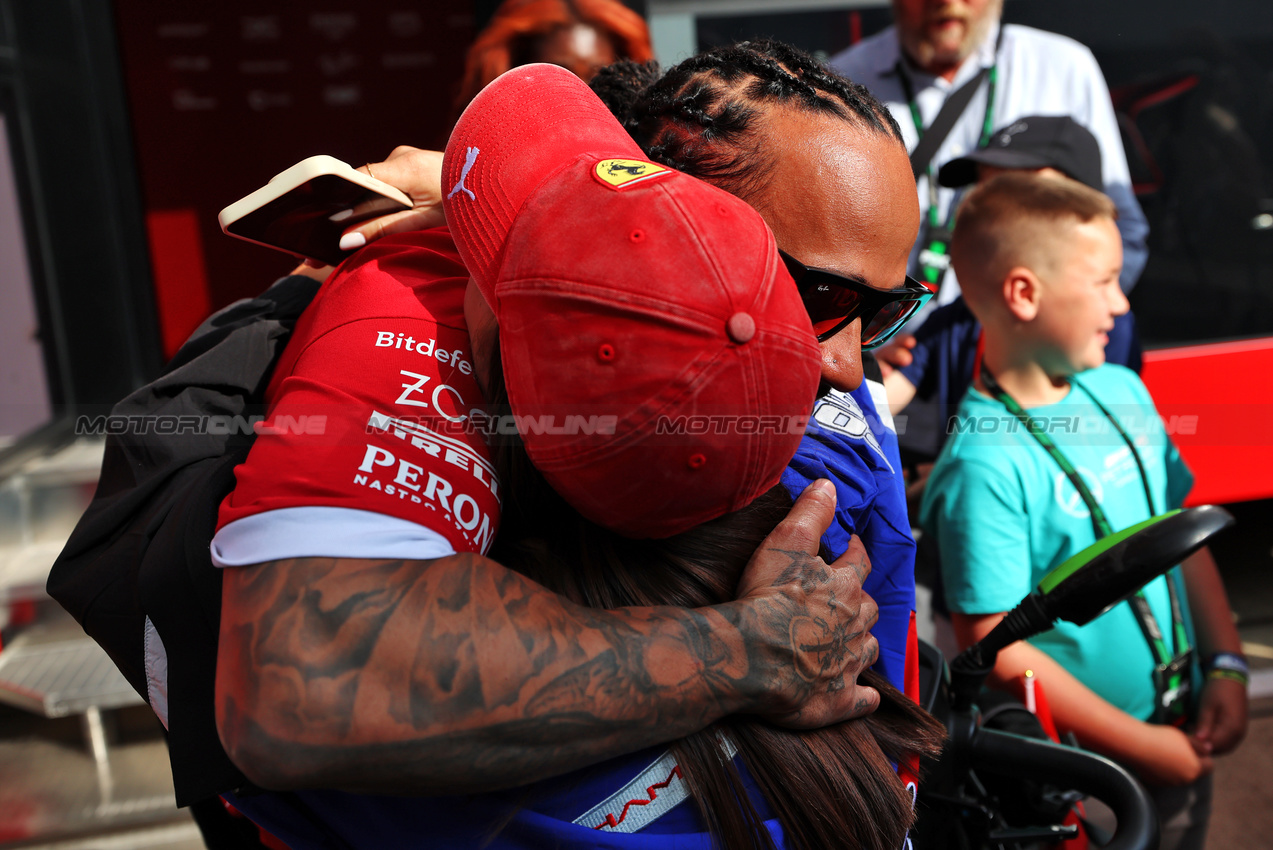 GP GRAN BRETAGNA, Lewis Hamilton (GBR) Ferrari with fans.

03.07.2025. Formula 1 World Championship, Rd 12, British Grand Prix, Silverstone, England, Preparation Day.

 - www.xpbimages.com, EMail: requests@xpbimages.com © Copyright: Rew / XPB Images