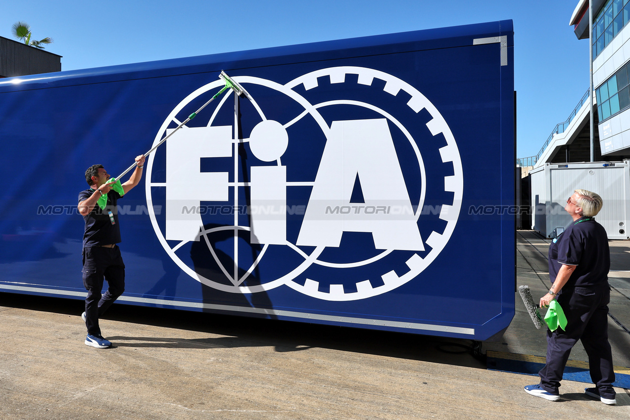 GP GRAN BRETAGNA, Paddock Atmosfera - FIA truck being cleaned.

03.07.2025. Formula 1 World Championship, Rd 12, British Grand Prix, Silverstone, England, Preparation Day.

- www.xpbimages.com, EMail: requests@xpbimages.com © Copyright: Moy / XPB Images
