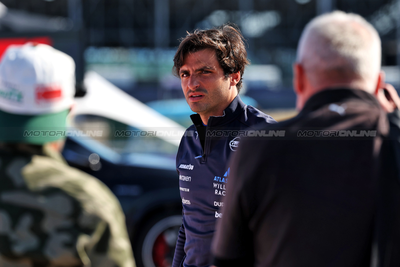 GP GRAN BRETAGNA, Carlos Sainz (ESP) Atlassian Williams Racing.

03.07.2025. Formula 1 World Championship, Rd 12, British Grand Prix, Silverstone, England, Preparation Day.

 - www.xpbimages.com, EMail: requests@xpbimages.com © Copyright: Rew / XPB Images