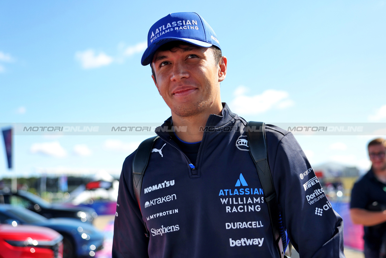 GP GRAN BRETAGNA, Alexander Albon (THA) Atlassian Williams Racing.

03.07.2025. Formula 1 World Championship, Rd 12, British Grand Prix, Silverstone, England, Preparation Day.

- www.xpbimages.com, EMail: requests@xpbimages.com © Copyright: Bearne / XPB Images
