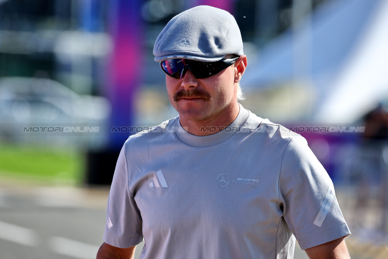 GP GRAN BRETAGNA, Valtteri Bottas (FIN) Mercedes AMG F1 Reserve Driver.

03.07.2025. Formula 1 World Championship, Rd 12, British Grand Prix, Silverstone, England, Preparation Day.

- www.xpbimages.com, EMail: requests@xpbimages.com © Copyright: Moy / XPB Images
