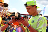 GP GRAN BRETAGNA, Lando Norris (GBR) McLaren with fans.

03.07.2025. Formula 1 World Championship, Rd 12, British Grand Prix, Silverstone, England, Preparation Day.

- www.xpbimages.com, EMail: requests@xpbimages.com © Copyright: Bearne / XPB Images