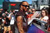 GP GRAN BRETAGNA, Lewis Hamilton (GBR) Ferrari with fans.

03.07.2025. Formula 1 World Championship, Rd 12, British Grand Prix, Silverstone, England, Preparation Day.

- www.xpbimages.com, EMail: requests@xpbimages.com © Copyright: Moy / XPB Images