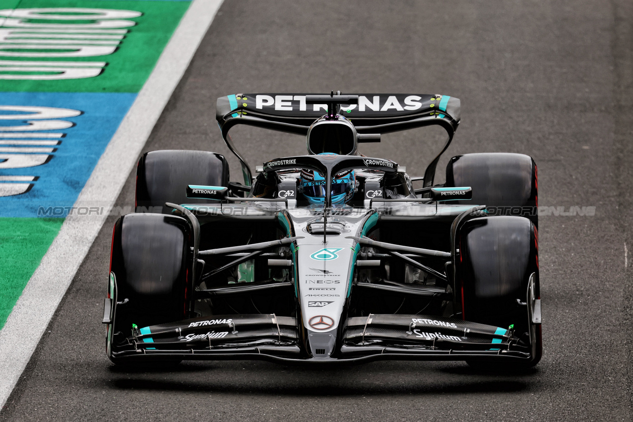 GP GRAN BRETAGNA, George Russell (GBR) Mercedes AMG F1 W16.

05.07.2025. Formula 1 World Championship, Rd 12, British Grand Prix, Silverstone, England, Qualifiche Day.

- www.xpbimages.com, EMail: requests@xpbimages.com © Copyright: Moy / XPB Images