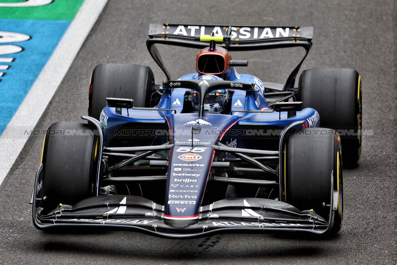 GP GRAN BRETAGNA, Carlos Sainz (ESP) Atlassian Williams Racing FW47.

05.07.2025. Formula 1 World Championship, Rd 12, British Grand Prix, Silverstone, England, Qualifiche Day.

- www.xpbimages.com, EMail: requests@xpbimages.com © Copyright: Moy / XPB Images
